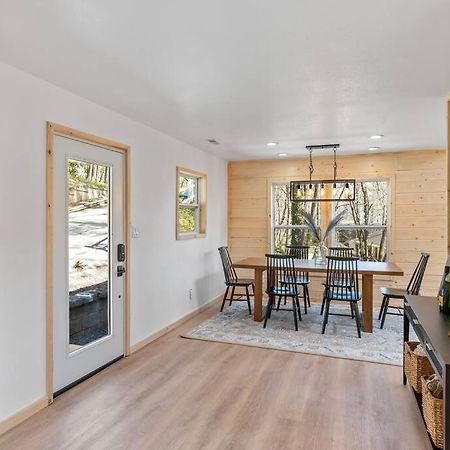 גטלינבורג New! Modern Cabin With Two Decks, Bar & Game Room! מראה חיצוני תמונה