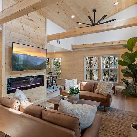 גטלינבורג New! Modern Cabin With Two Decks, Bar & Game Room! מראה חיצוני תמונה